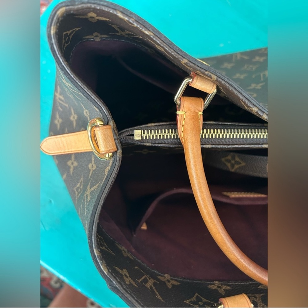 Louis Vuitton 2017 Montaigne GM bag, EUC - Picture 12 of 16